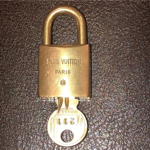 Vintage LV Louis Vuitton Padlock Lock & Key 211 - Picture 13 of 13